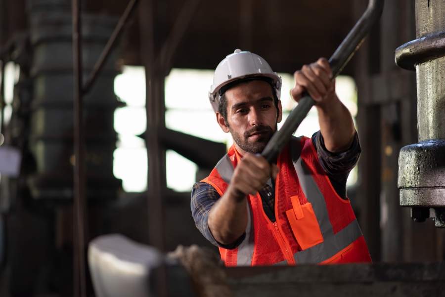 La CNESST rappelle les droits des travailleurs concernant les heures, le salaire et le harcèlement