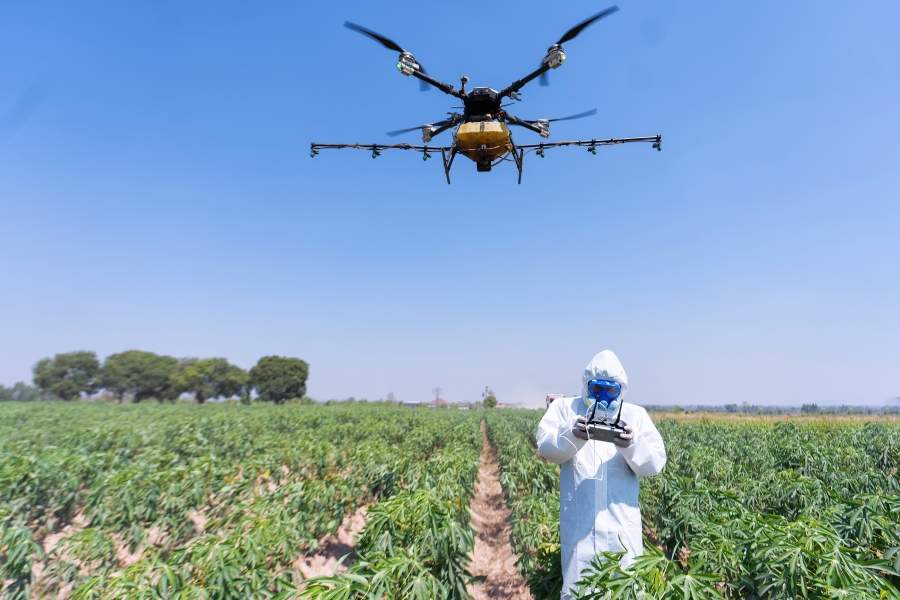 Les drones autorisés pour l'épandage de pesticides au Canada